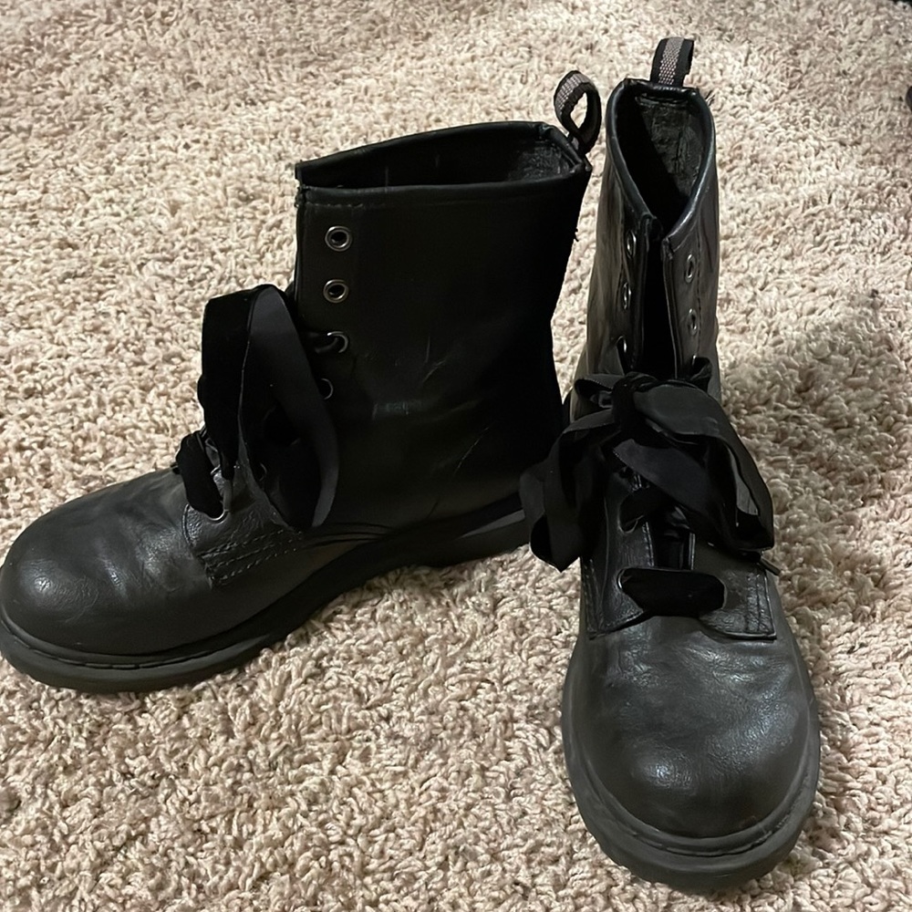 Arizona jeans black combat boots 6.5